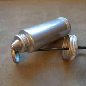 🐞$5 add-on with $20+ Vintage cake decorator